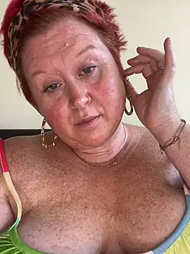 BustyRedxx online show from 06.25.26