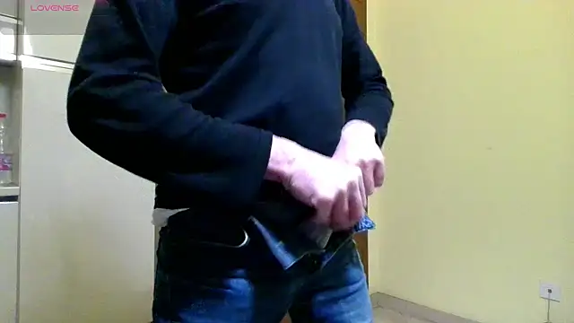 Snapshot of Ele7b5 chatting on 04.06.26 Ele7b5 online show from 04.06.26