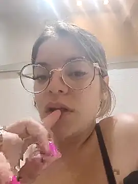 Snapshot of gisequeen chatting on 03.17.26 gisequeen online show from 03.17.26