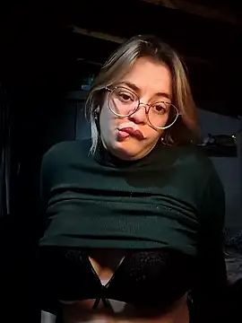 Snapshot of gisequeen chatting on 06.18.26 gisequeen online show from 06.18.26