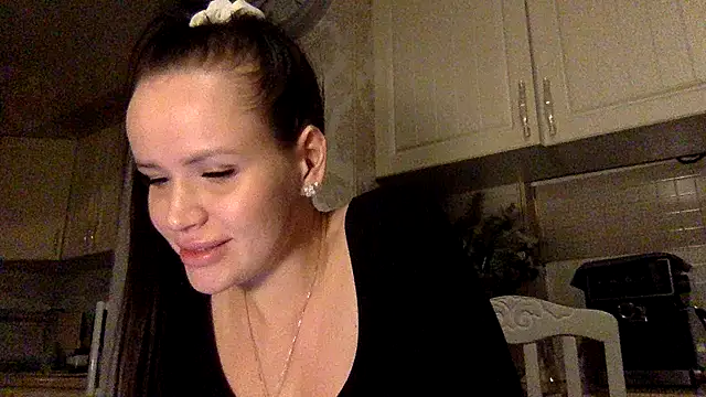 Snapshot of Yaroliss chatting on 02.13.26 Yaroliss online show from 02.13.26