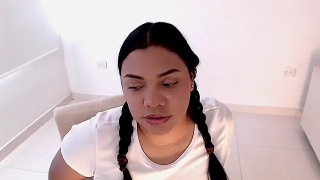 Snapshot of isabelateran chatting on 07.17.26 isabelateran online show from 07.17.26