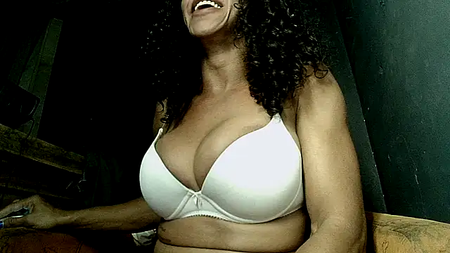 Snapshot of paolla23cm_brasil chatting on 05.14.26 paolla23cm brasil online show from 05.14.26