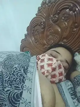 Snapshot of momo_loves chatting on 01.18.26 momo loves online show from 01.18.26