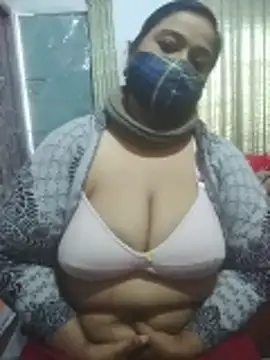 Snapshot of momo_loves chatting on 02.02.26 momo loves online show from 02.02.26