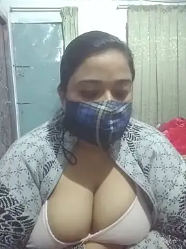 Snapshot of momo_loves chatting on 02.13.26 momo loves online show from 02.13.26