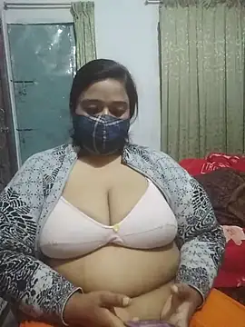 Snapshot of momo_loves chatting on 02.17.26 momo loves online show from 02.17.26