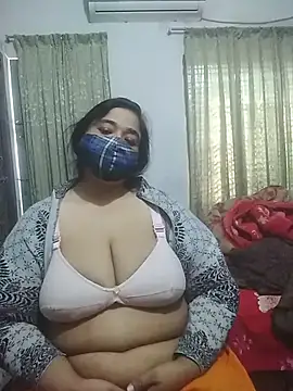 Snapshot of momo_loves chatting on 02.18.26 momo loves online show from 02.18.26