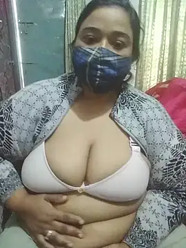 Snapshot of momo_loves chatting on 02.19.26 momo loves online show from 02.19.26