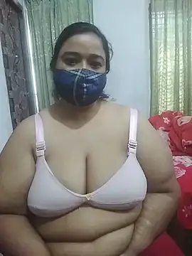 Snapshot of momo_loves chatting on 02.20.26 momo loves online show from 02.20.26