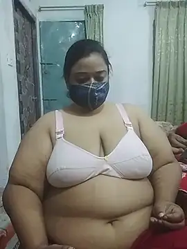 Snapshot of momo_loves chatting on 02.23.26 momo loves online show from 02.23.26