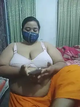 Snapshot of momo_loves chatting on 02.24.26 momo loves online show from 02.24.26