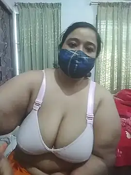 Snapshot of momo_loves chatting on 02.27.26 momo loves online show from 02.27.26