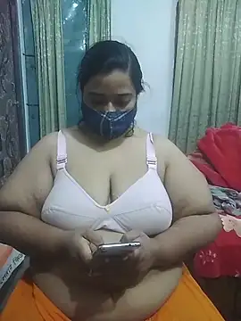 Snapshot of momo_loves chatting on 02.28.26 momo loves online show from 02.28.26