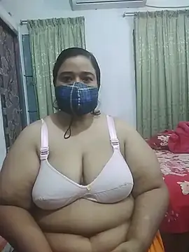 Snapshot of momo_loves chatting on 03.02.26 momo loves online show from 03.02.26