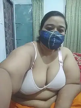 Snapshot of momo_loves chatting on 03.04.26 momo loves online show from 03.04.26