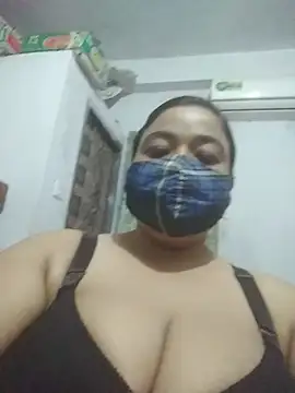 Snapshot of momo_loves chatting on 03.05.26 momo loves online show from 03.05.26