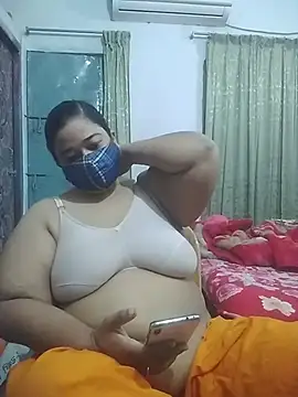 Snapshot of momo_loves chatting on 03.08.26 momo loves online show from 03.08.26