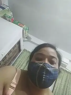 Snapshot of momo_loves chatting on 03.10.26 momo loves online show from 03.10.26