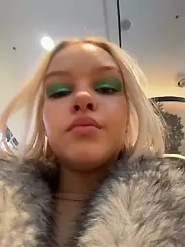 Snapshot of AshleyMur chatting on 01.15.26 AshleyMur online show from 01.15.26