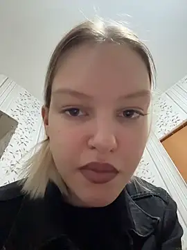 Snapshot of AshleyMur chatting on 06.17.26 AshleyMur online show from 06.17.26