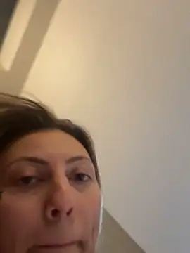 Snapshot of KellyKardashian chatting on 02.03.26 KellyKardashian online show from 02.03.26