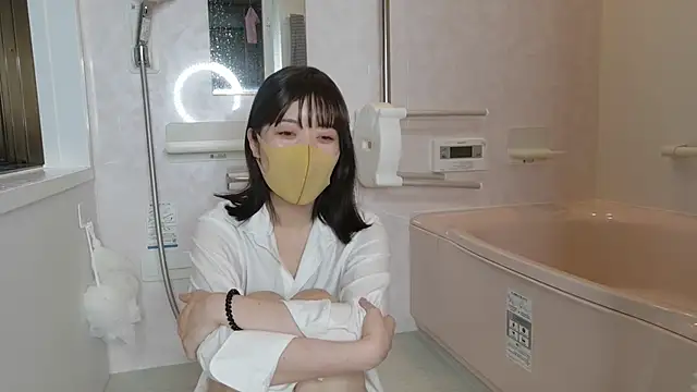 Snapshot of minami_room chatting on 06.08.26 minami room online show from 06.08.26