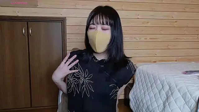 Snapshot of minami_room chatting on 06.18.26 minami room online show from 06.18.26