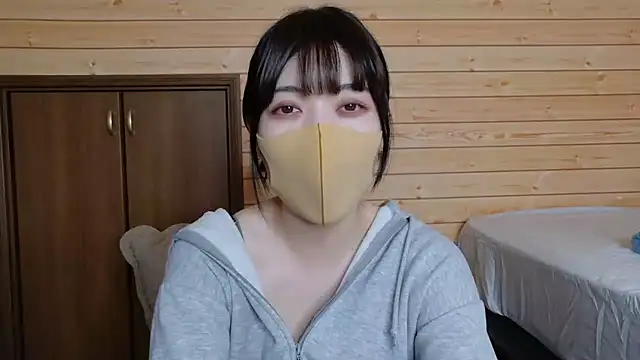 Snapshot of minami_room chatting on 06.22.26 minami room online show from 06.22.26