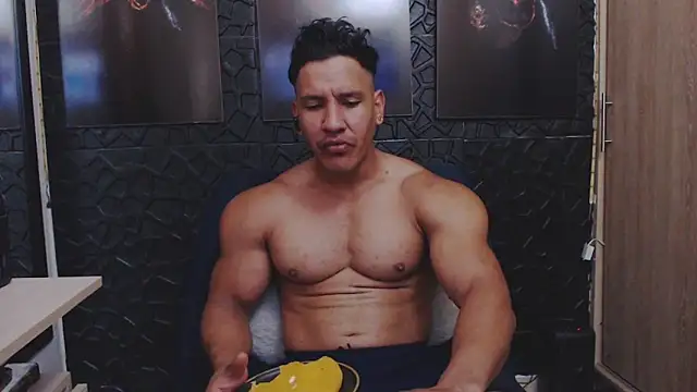 Snapshot of viktor_herrera chatting on 05.17.26 viktor herrera online show from 05.17.26