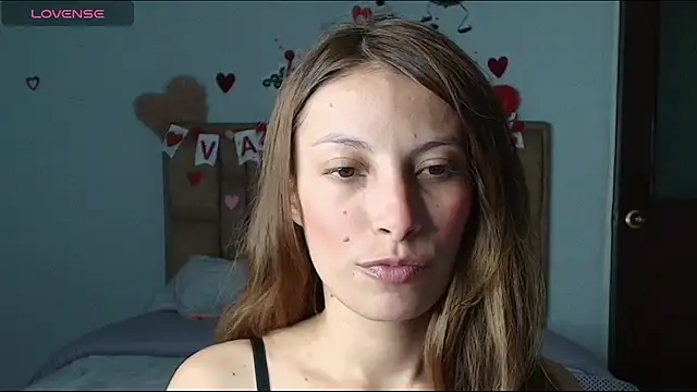 Snapshot of Sweet_moon_v_ chatting on 02.14.26 Sweet moon v online show from 02.14.26