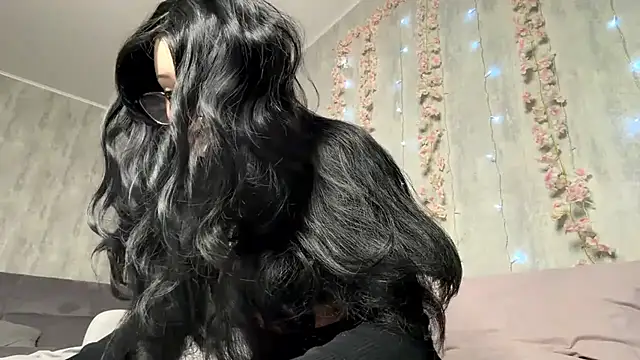 pinkfondnes online show from 03.04.26