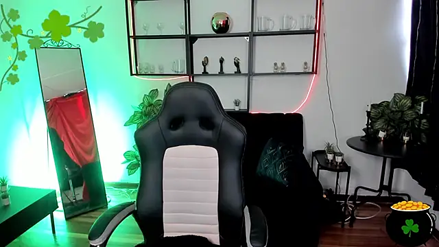 Sacred Sin Room online show from 03.17.26