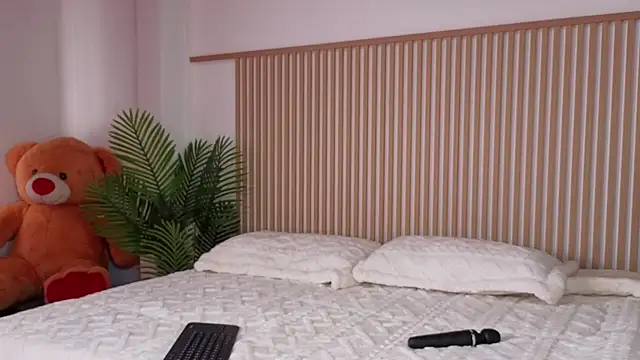 lia corner online show from 01.13.26