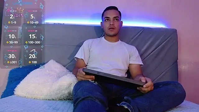 studentdeivy  online show from 02.25.26