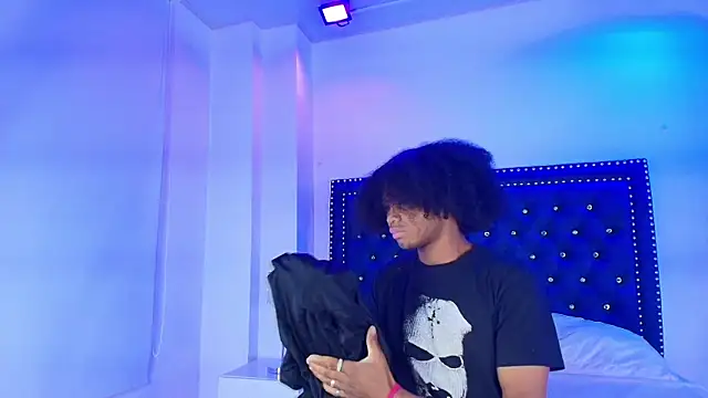 Snapshot of Cristal_and_luke chatting on 01.13.26 Cristal and luke online show from 01.13.26