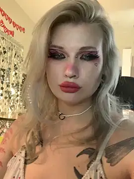 Snapshot of DriveThruDolls chatting on 02.14.26 DriveThruDolls online show from 02.14.26