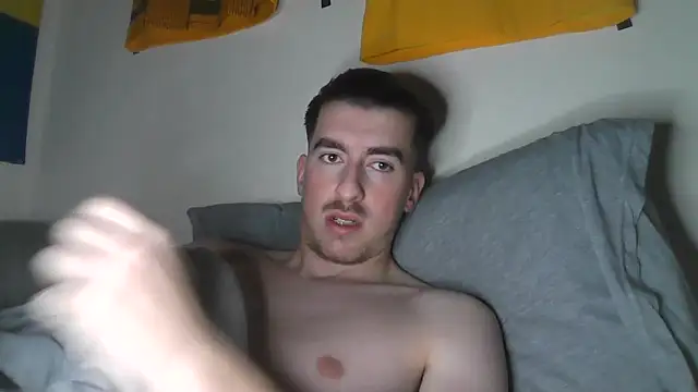 Snapshot of essexboy_2002 chatting on 01.06.26 essexboy 2002 online show from 01.06.26