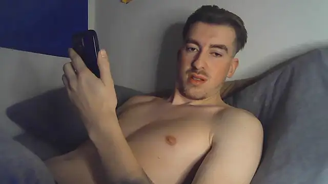 Snapshot of essexboy_2002 chatting on 01.07.26 essexboy 2002 online show from 01.07.26