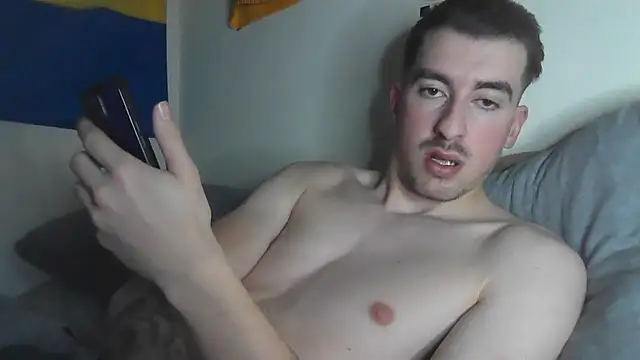 Snapshot of essexboy_2002 chatting on 01.08.26 essexboy 2002 online show from 01.08.26