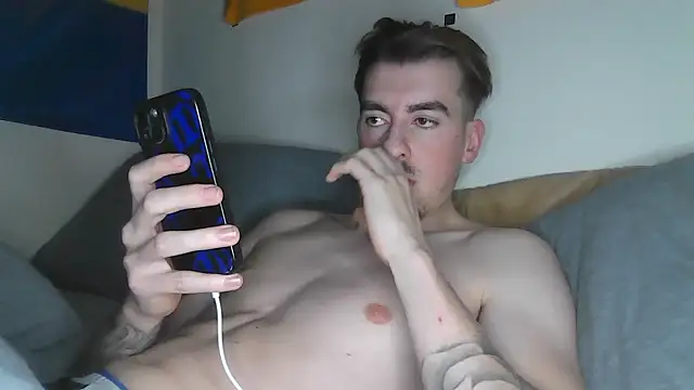 Snapshot of essexboy_2002 chatting on 01.11.26 essexboy 2002 online show from 01.11.26