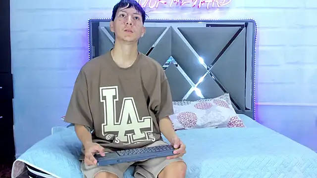 Snapshot of BunnyLove_ chatting on 01.13.26 BunnyLove online show from 01.13.26