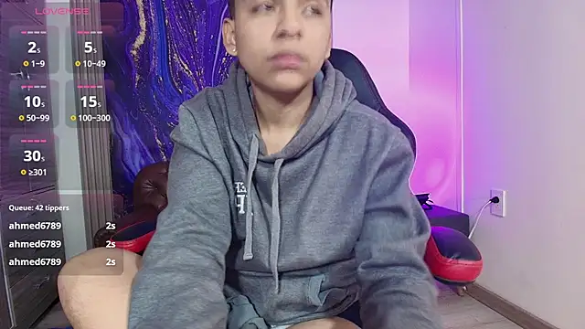 Snapshot of ale_clark chatting on 02.03.26 ale clark online show from 02.03.26