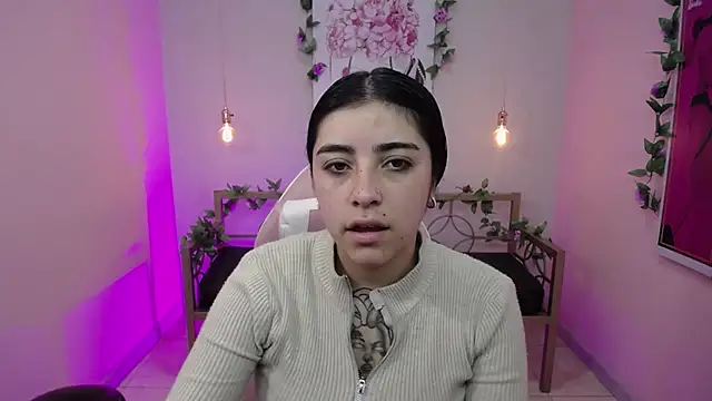 Snapshot of Adri_gomez_x chatting on 06.30.26 Adri gomez x online show from 06.30.26