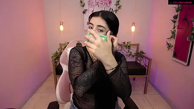 Snapshot of Adri_gomez_x chatting on 07.07.26 Adri gomez x online show from 07.07.26