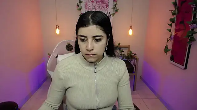 Snapshot of Adri_gomez_x chatting on 07.15.26 Adri gomez x online show from 07.15.26