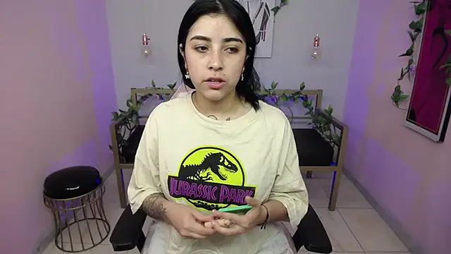 Snapshot of Adri_gomez_x chatting on 07.18.26 Adri gomez x online show from 07.18.26