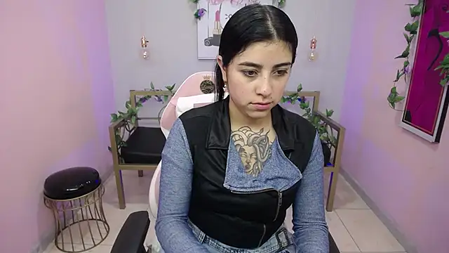 Snapshot of Adri_gomez_x chatting on 07.19.26 Adri gomez x online show from 07.19.26