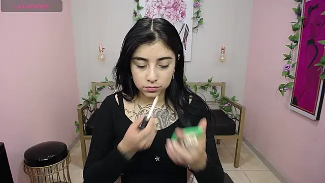 Snapshot of Adri_gomez_x chatting on 07.28.26 Adri gomez x online show from 07.28.26
