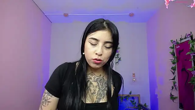 Snapshot of Adri_gomez_x chatting on 08.02.26 Adri gomez x online show from 08.02.26